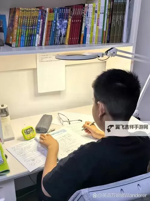 偷偷的甜蜜:我坐在学长上写作业的青春瞬间图1
