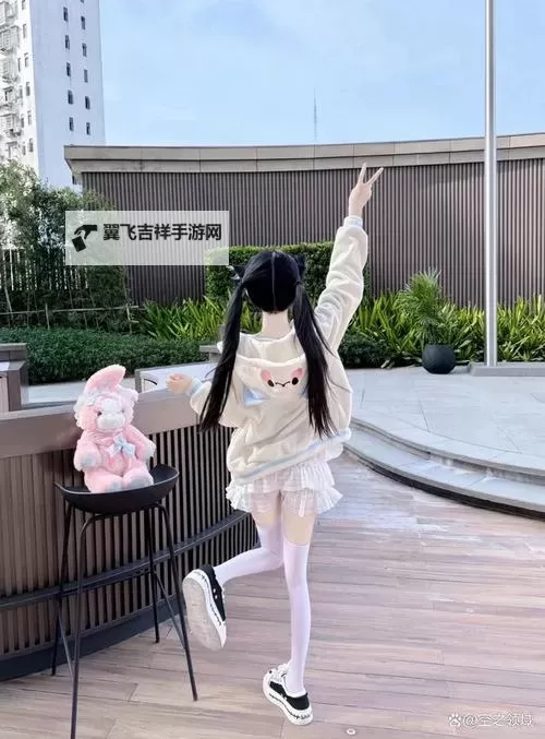 白丝双马尾尾随入室：意外的邂逅引发的故事图1