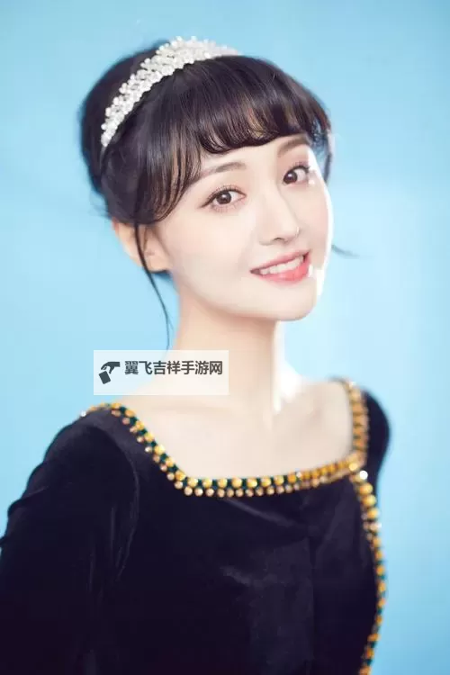 郑爽最新写真曝光,展现甜美与优雅并存风采图1