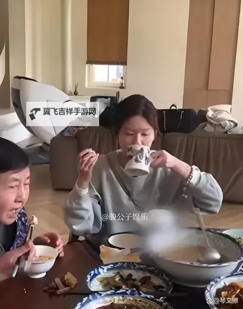 媛媛和老赵在厨房做美味佳肴的温馨时光图1