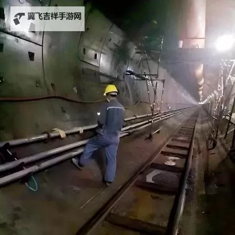在地铁被弄出了水怎么办：应急处理与安全指南图1