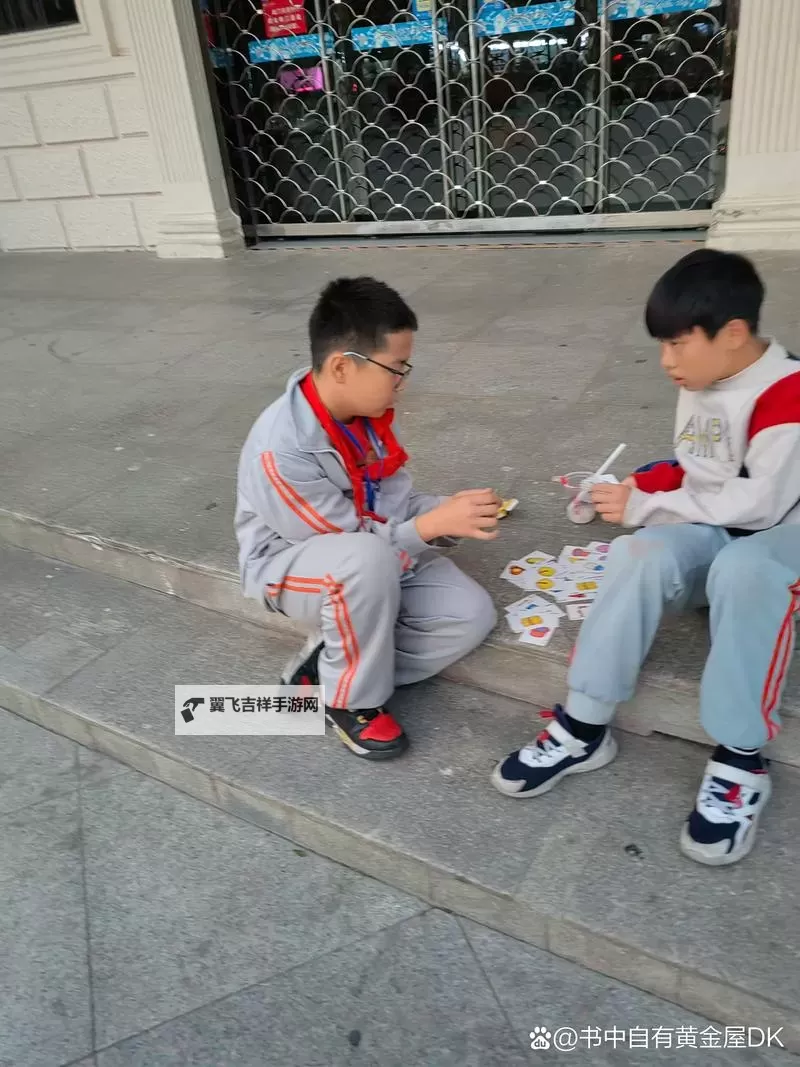 在洗手间打扑克又疼又叫：意想不到的尴尬瞬间图1