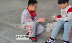 在洗手间打扑克又疼又叫：意想不到的尴尬瞬间
