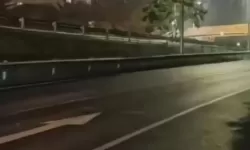 夜深人静，泛舟在一区二区夜深人 scenes of solitude and serenity