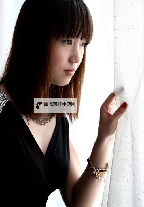 张莜雨魅惑四季，绽放无限风采图1