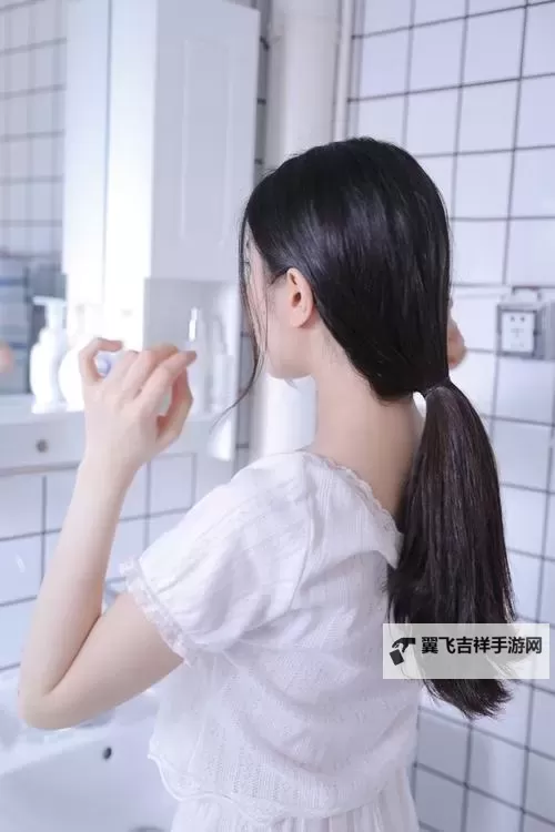 丁香六月婷婷五月：青春岁月的回忆与温情时光图1
