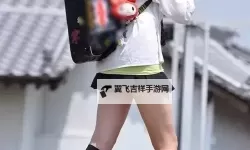 探索时尚魅力：最短的裙子带来的狂热风潮