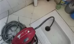 用大宝贝帮妈妈通下水道好吗？其实这样做靠谱吗？