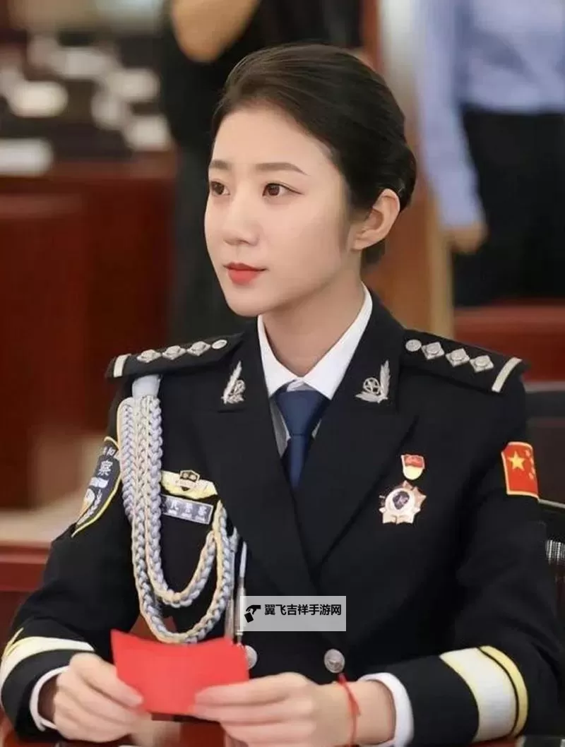【感人瞬间】最美警官张津瑜视频展现真情与担当图1