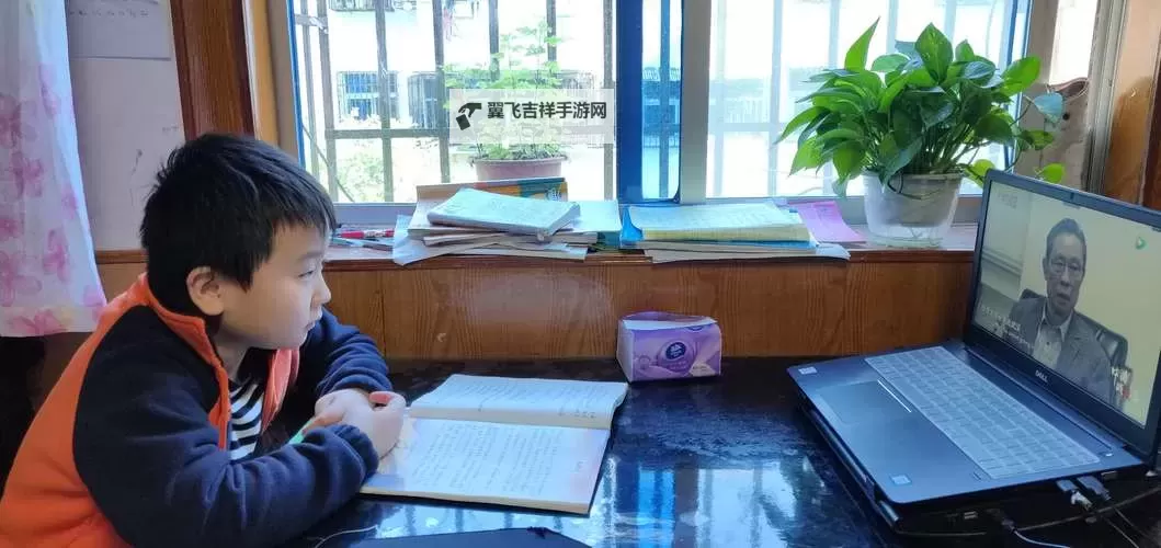 我坐在学长的根茎上专心写作业的趣味时光图1