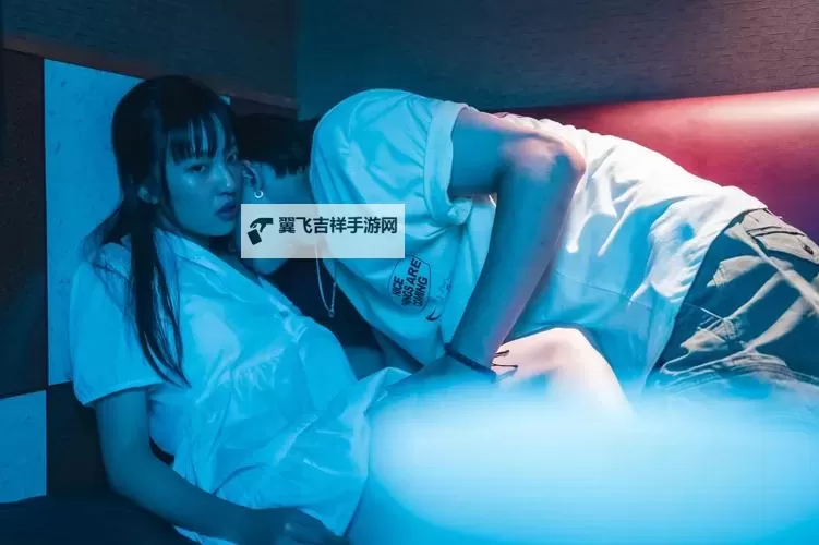 二人打扑克免费观看日韩：精彩对决一触即发图1