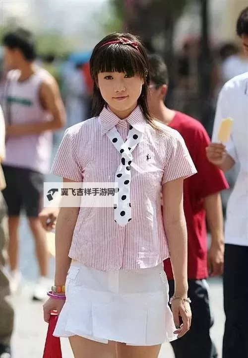 张莜雨大胆突破自我，展现无限可能图1