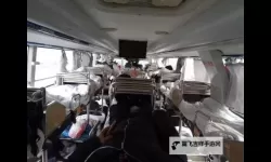 长途车卧铺最后一排的秘密：旅途中的隐秘角落