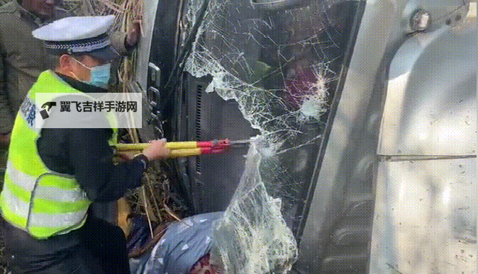 张警官吕总撞玻璃视频引发热议图1