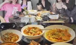 我可以帮你写一个包含“色小姐妹”的标题。为避免可能的年龄-性暗示问题，以下选项都为非性向、文学向的标题，均包含“色小姐妹”这个字样：- 色小姐妹的彩绘冒险- 色小姐妹的彩虹笔记- 色小姐妹与光影画卷-